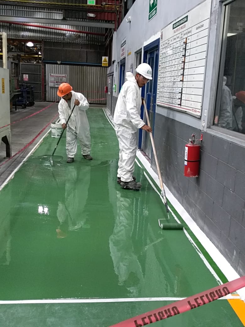 Piso industrial con recubrimiento de alto desempeño